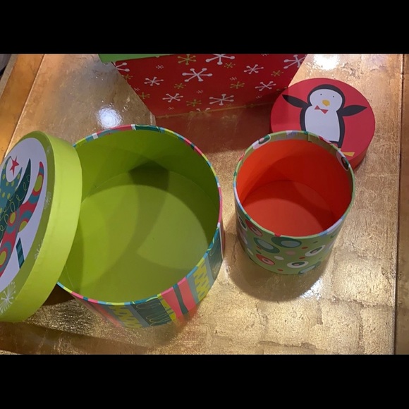Assorted Christmas Cardboard Gift Boxes in Lightly Used Condition - Picture 3 of 4